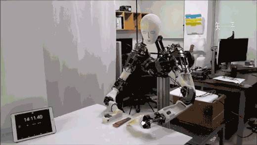 世界上手速最快的仿人機器人誕生在韓國!魔術師也要失業了!