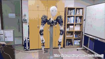 世界上手速最快的仿人機器人誕生在韓國!魔術師也要失業了!