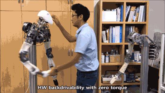 世界上手速最快的仿人機器人誕生在韓國!魔術師也要失業了!