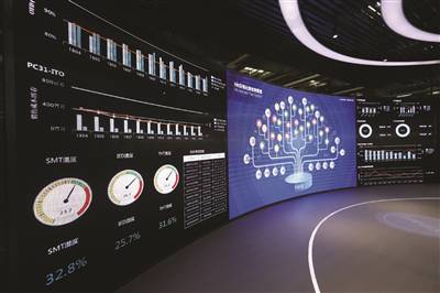 車間里看不見人影,只有機器人“埋頭干活”