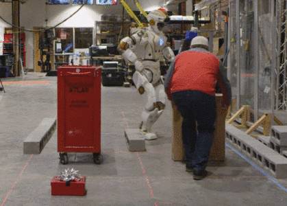 機器人像踩梅花樁一樣越障!波士頓動力Atlas秀自主導航新技能