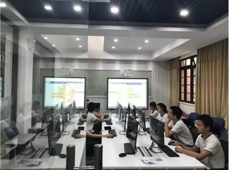 推動(dòng)教學(xué)模式深度變革,人工智能走進(jìn)市西中學(xué)課堂