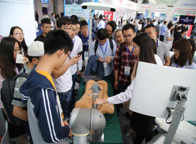 速去圍觀!這個地方辦了一個超萬平米的機器人展區!