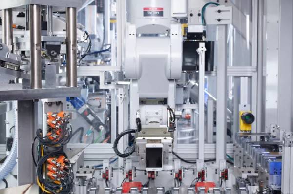 蘋果公司引進(jìn)再回收機(jī)器人“Daisy”回收舊手機(jī)