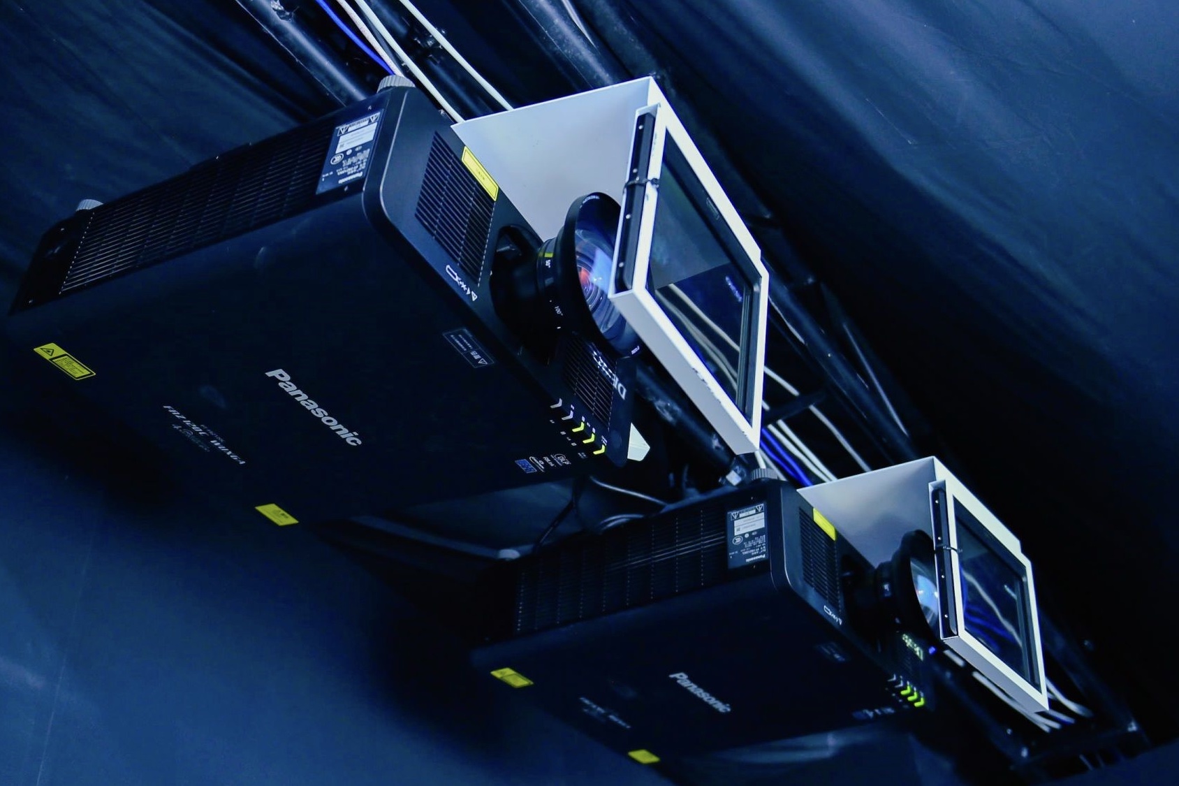 �Θ����磬PanasonicͶӰ��Q������(qi��ng)��(sh��)����2019 IAAPA