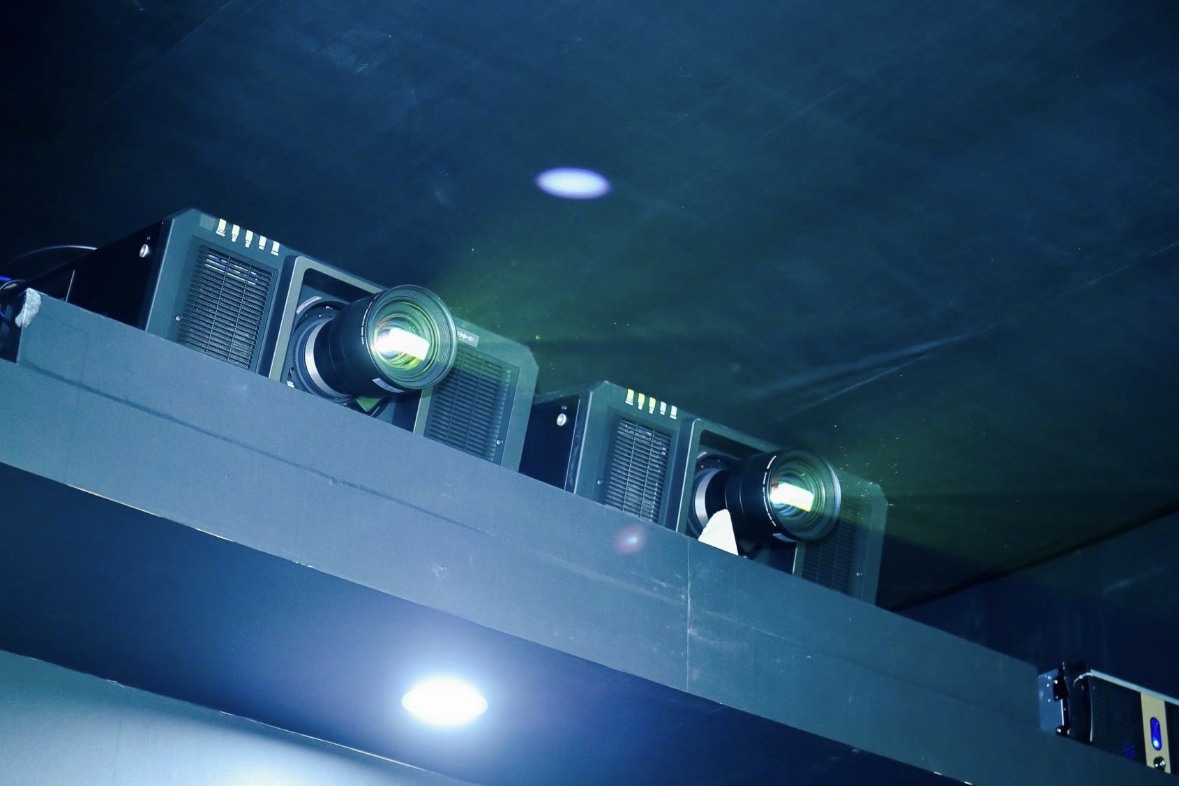 �Θ����磬PanasonicͶӰ��Q������(qi��ng)��(sh��)����2019 IAAPA