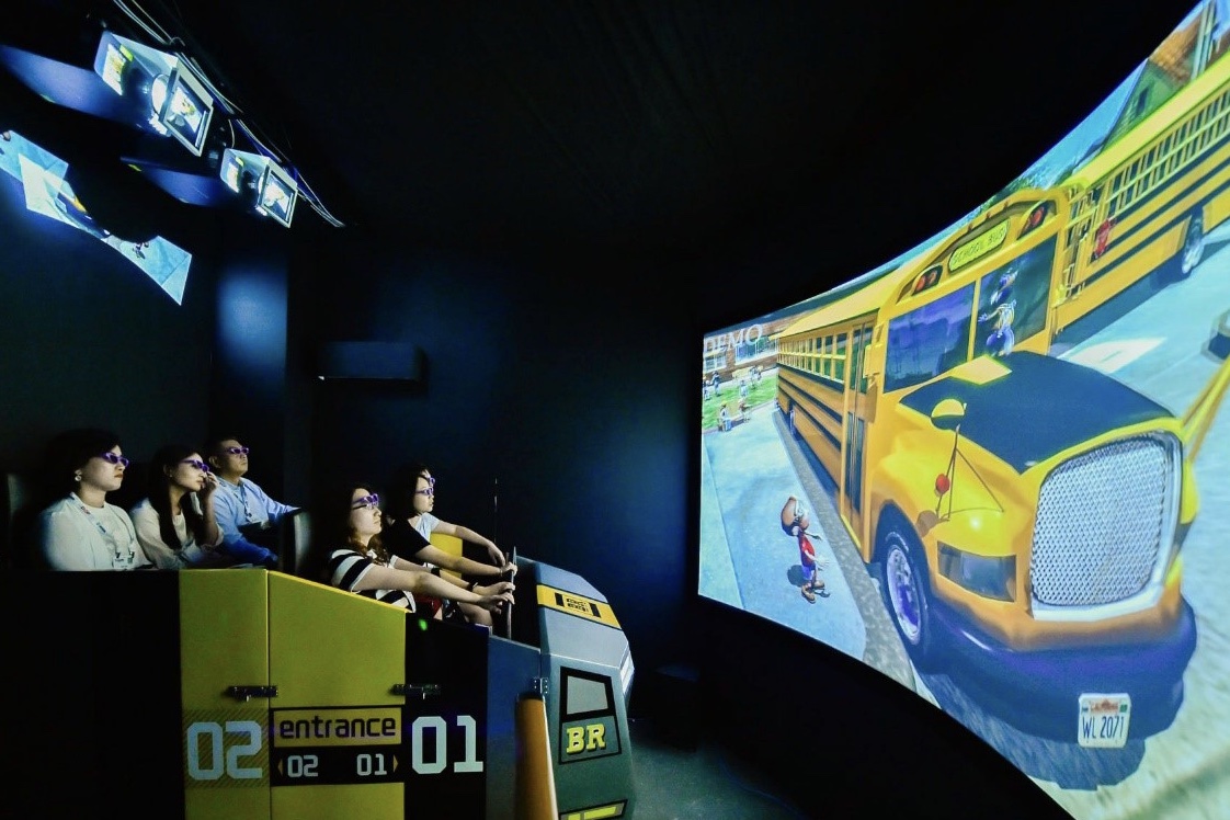 �Θ����磬PanasonicͶӰ��Q������(qi��ng)��(sh��)����2019 IAAPA