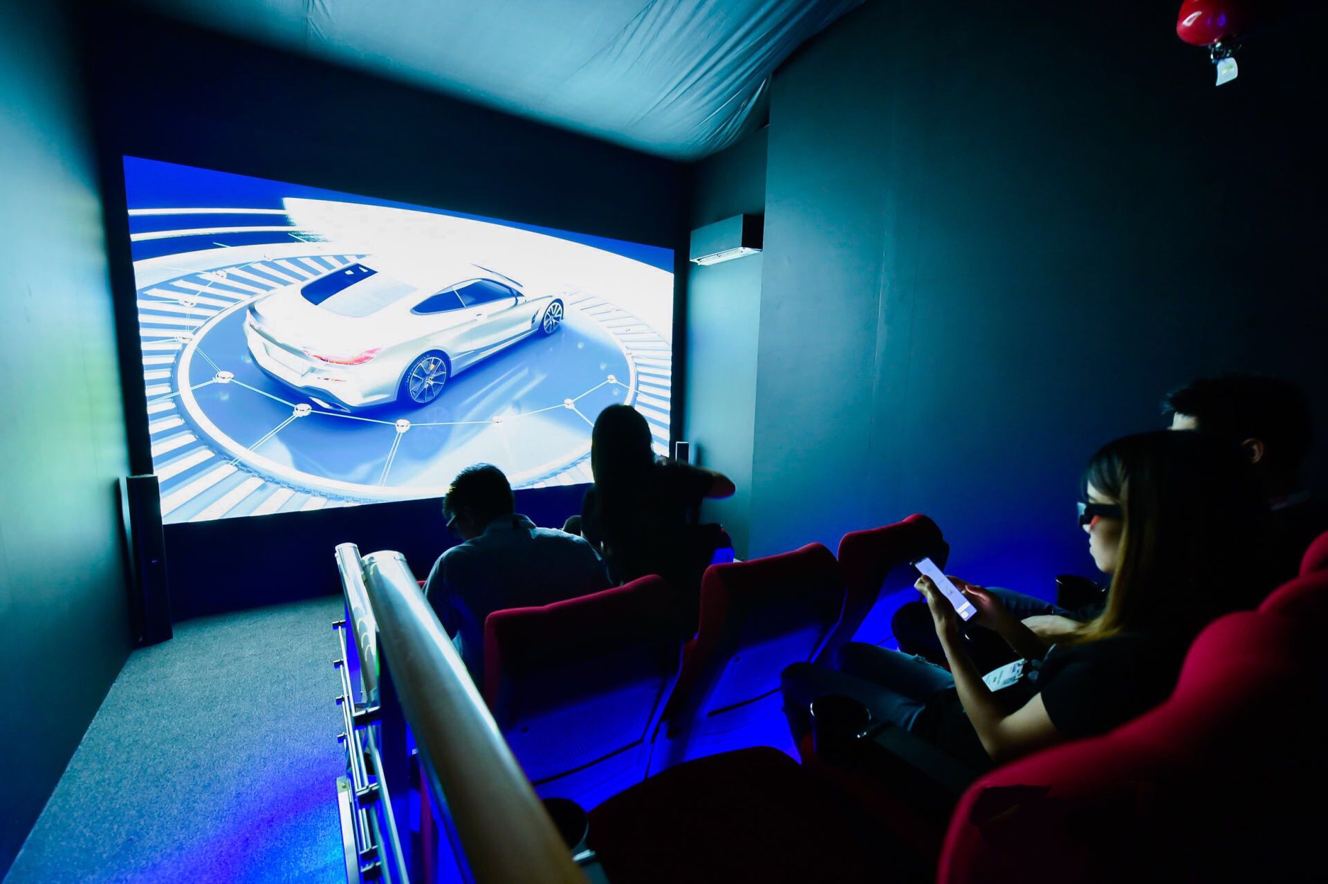 �Θ����磬PanasonicͶӰ��Q������(qi��ng)��(sh��)����2019 IAAPA