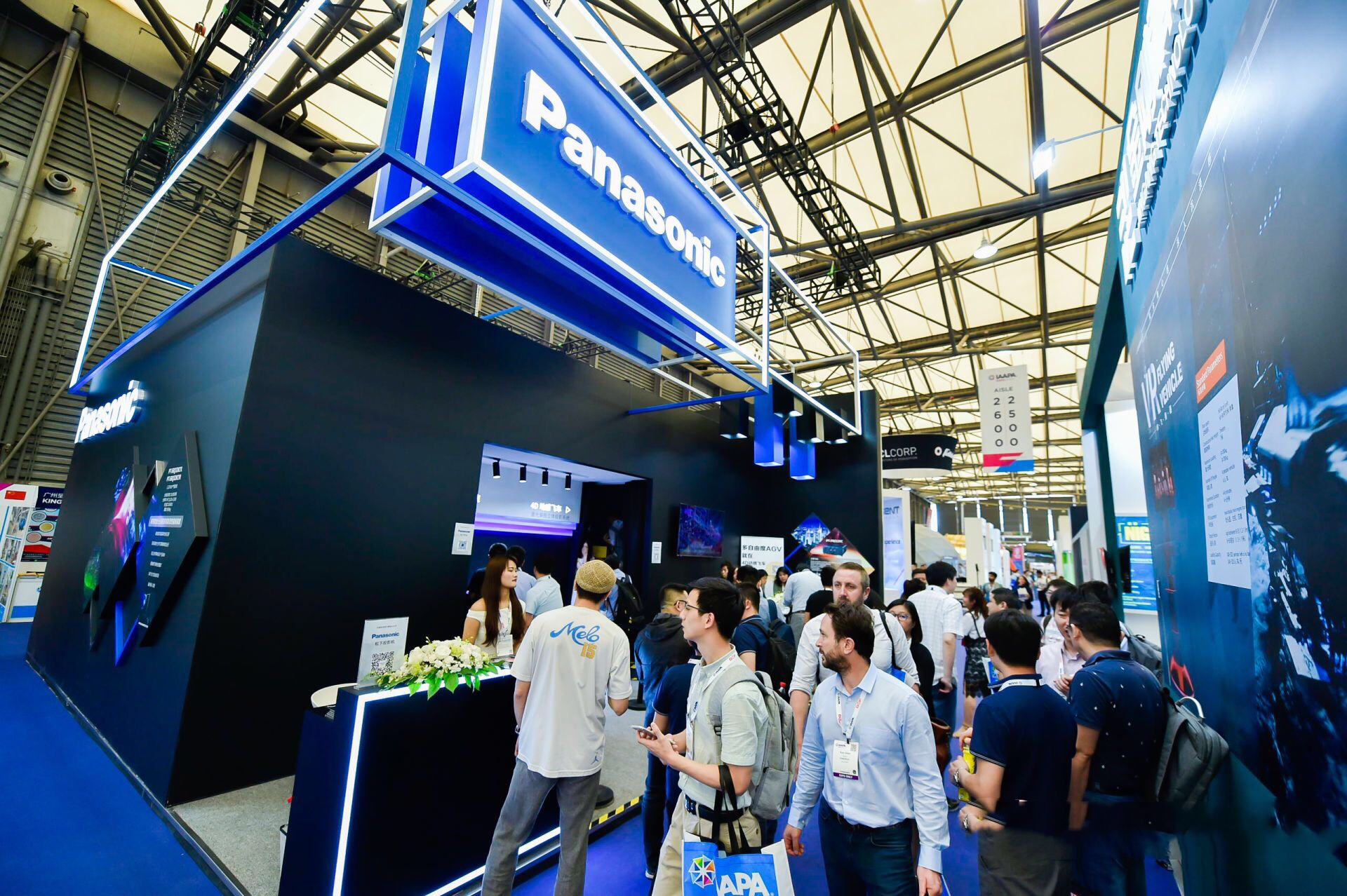 �Θ����磬PanasonicͶӰ��Q������(qi��ng)��(sh��)����2019 IAAPA