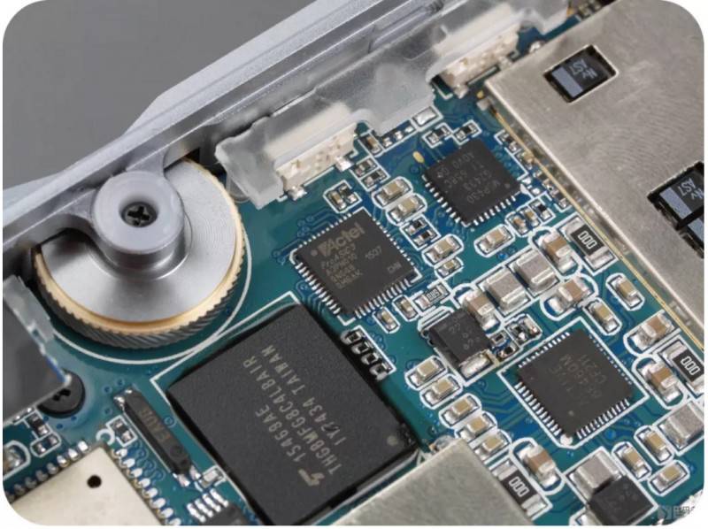 7nm��AIоƬ����ܘ�(g��u)�l�c���h��